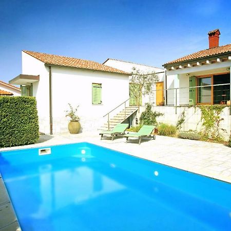 Spacious Villa In Parecag With A Swimming Pool Сечовле Экстерьер фото